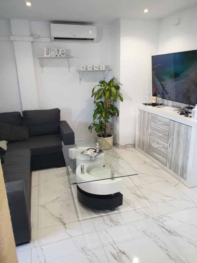 Beachside Apartment In Torrevieja Kültér fotó