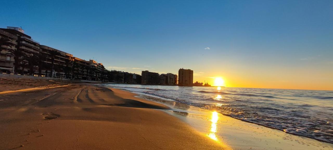 Beachside Apartment In Torrevieja Kültér fotó