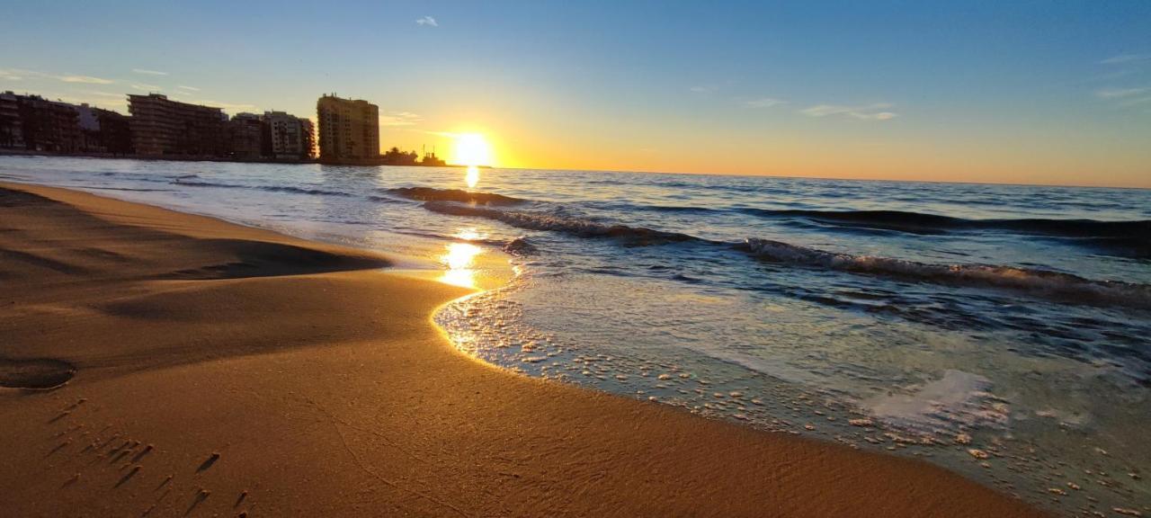 Beachside Apartment In Torrevieja Kültér fotó