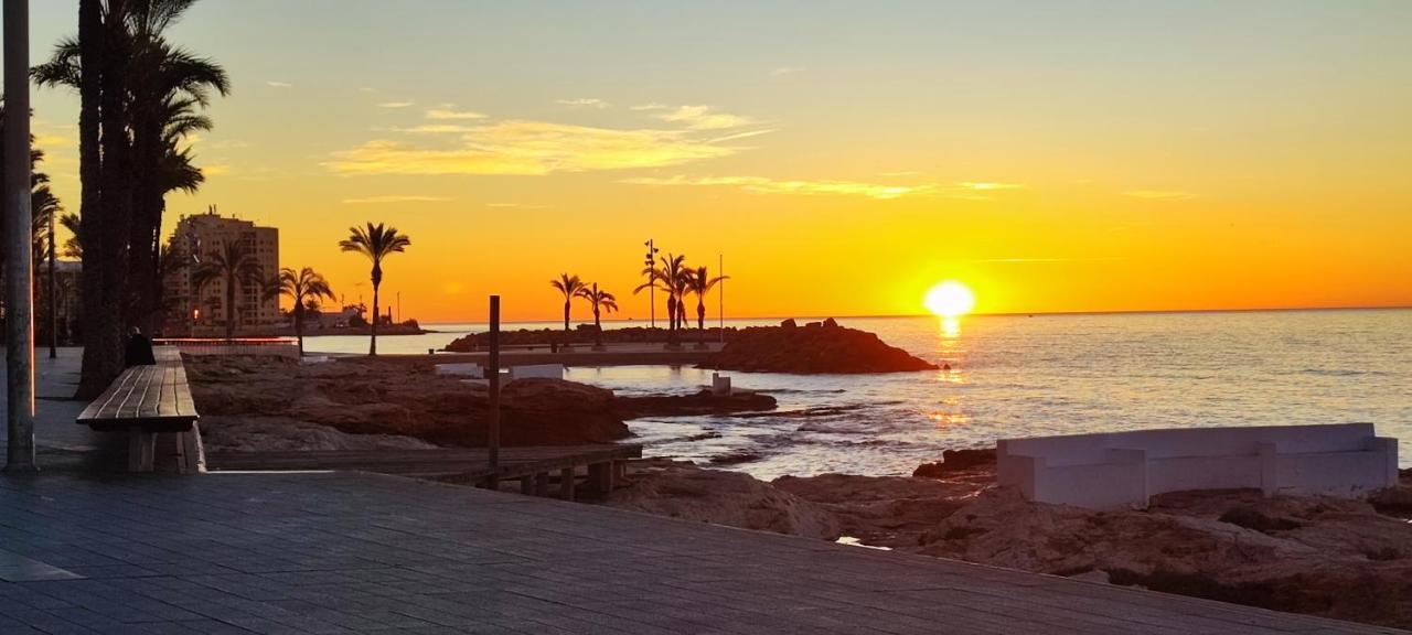 Beachside Apartment In Torrevieja Kültér fotó