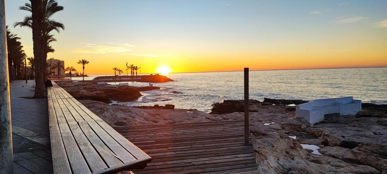 Beachside Apartment In Torrevieja Kültér fotó
