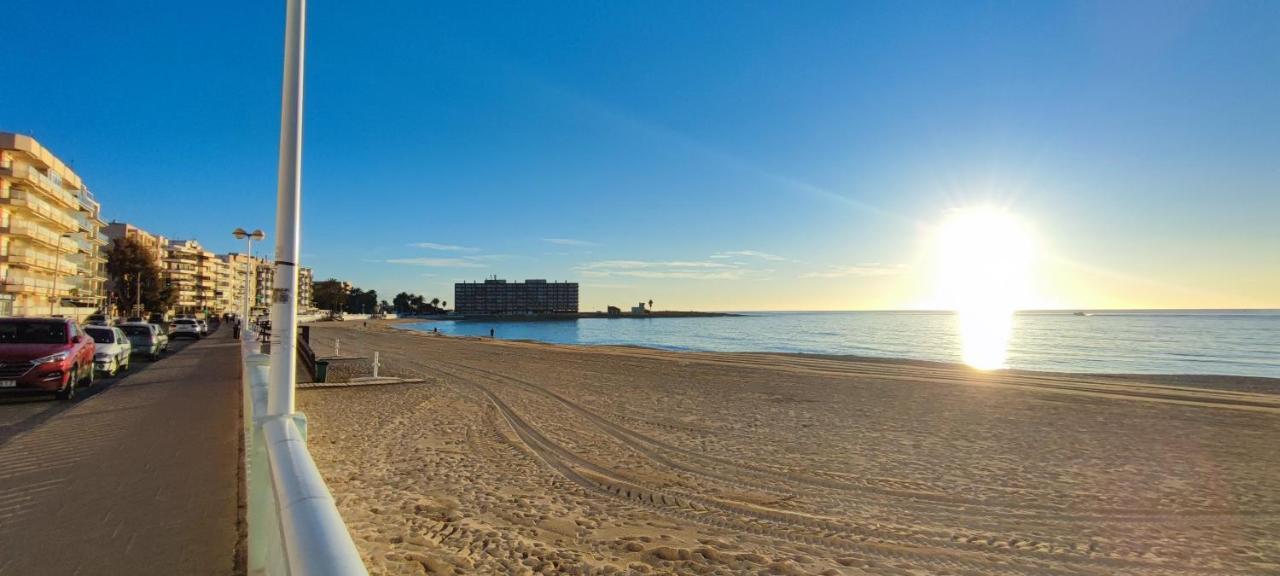 Beachside Apartment In Torrevieja Kültér fotó