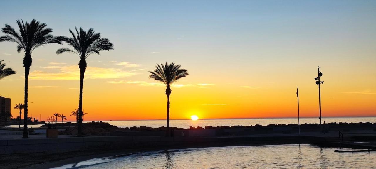 Beachside Apartment In Torrevieja Kültér fotó
