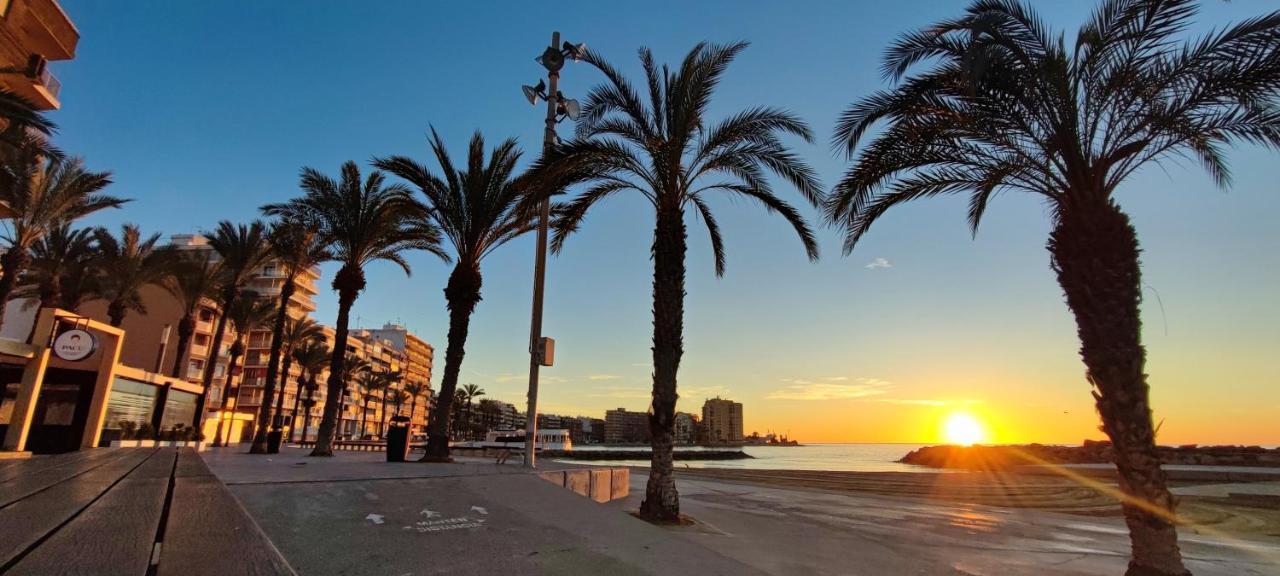 Beachside Apartment In Torrevieja Kültér fotó