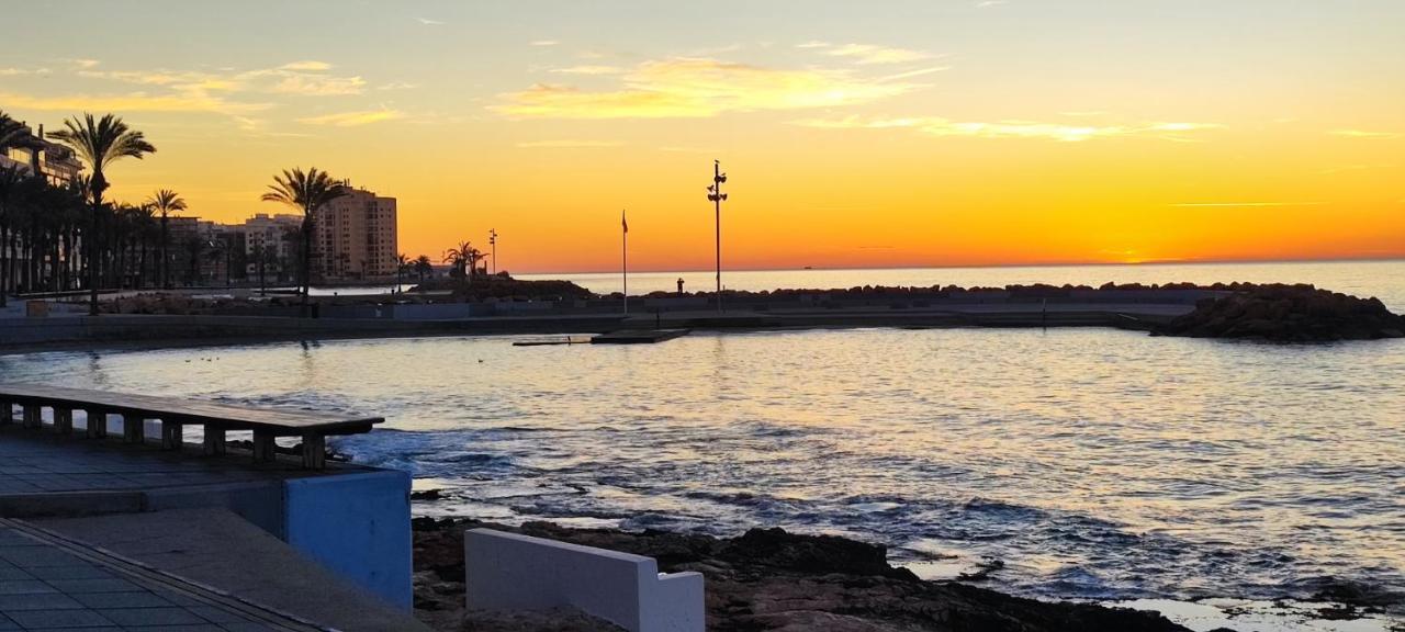 Beachside Apartment In Torrevieja Kültér fotó
